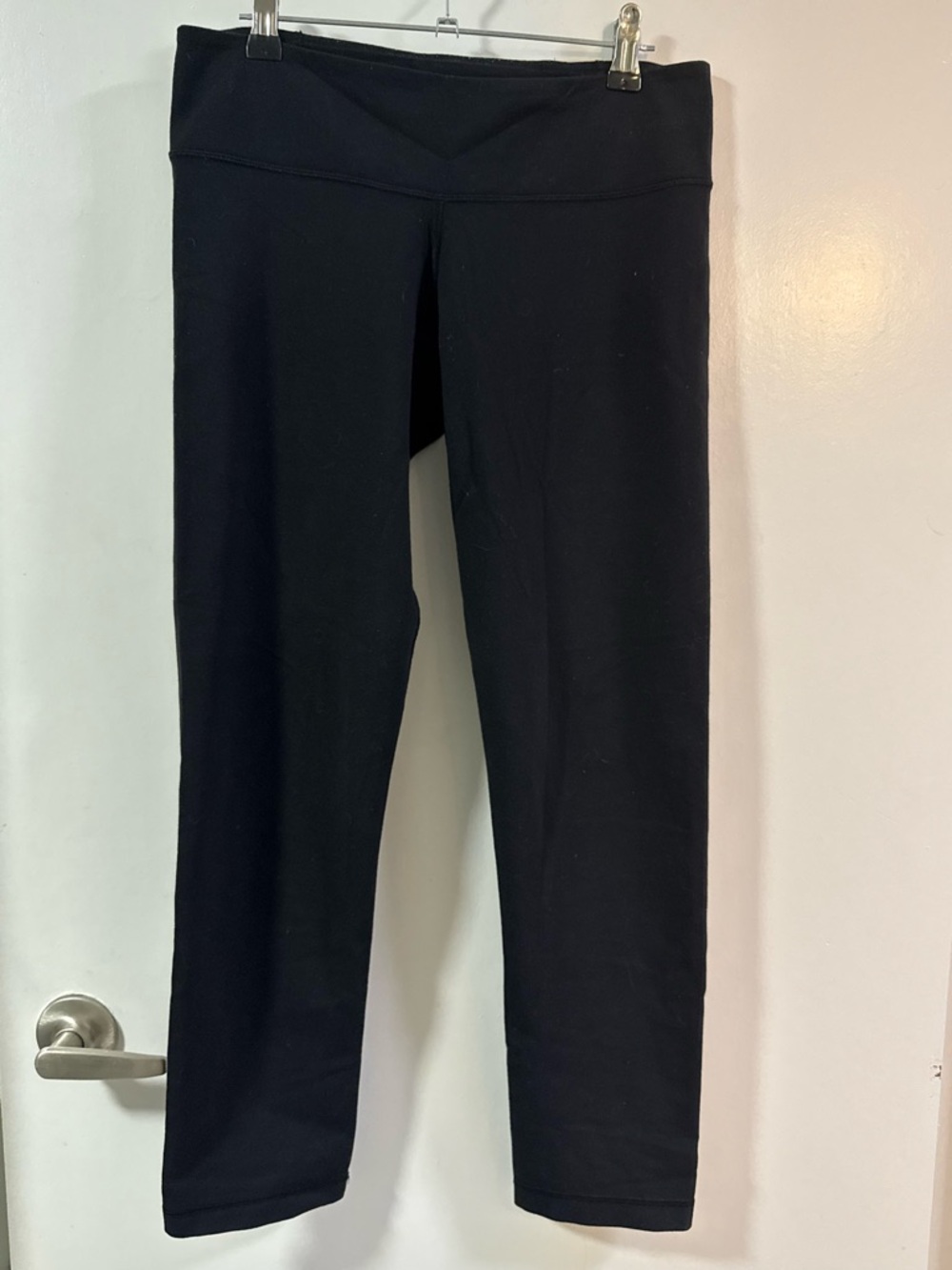 Lululemon Wunder Under Mid-Rise Leggings.